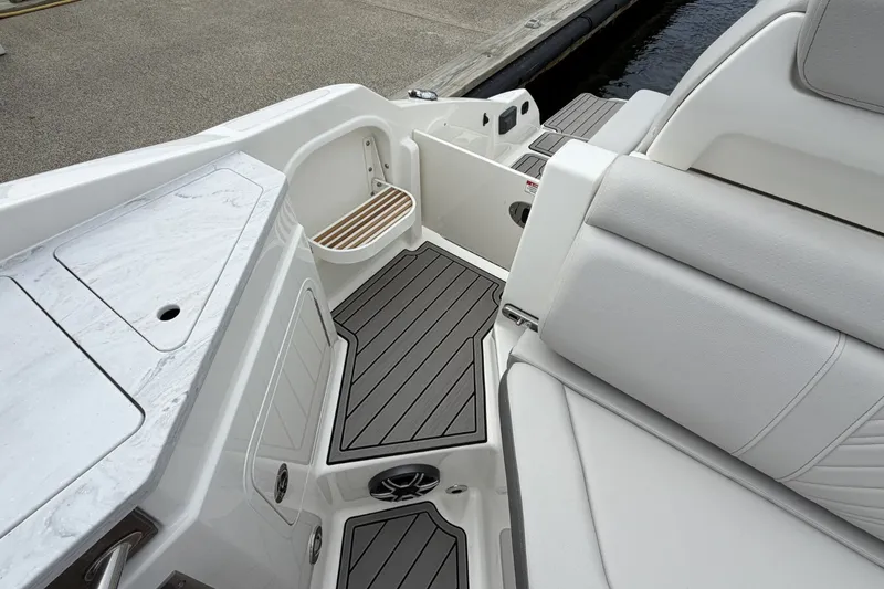 Slide: The Image of Sea Ray SDX 290 Outboard 2026 - 14