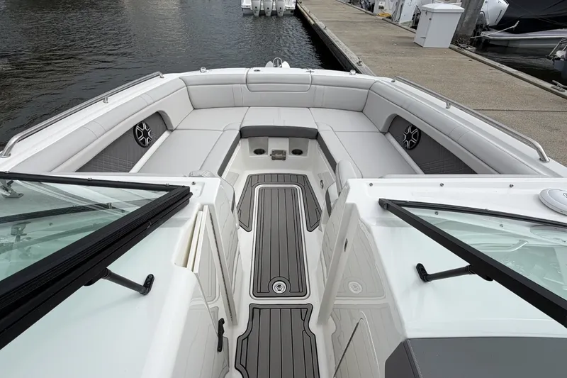 Slide: The Image of Sea Ray SDX 290 Outboard 2026 - 28