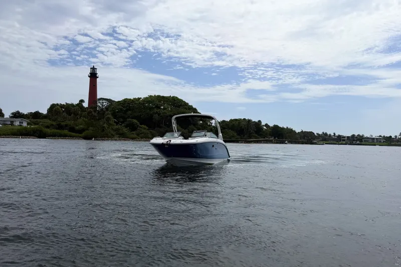Slide: The Image of Sea Ray SDX 290 Outboard 2026 - 5