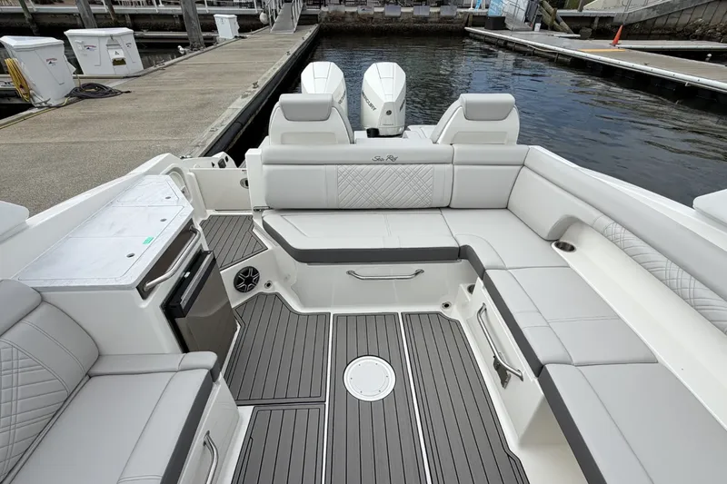 Slide: The Image of Sea Ray SDX 290 Outboard 2026 - 18