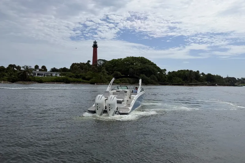 Slide: The Image of Sea Ray SDX 290 Outboard 2026 - 12