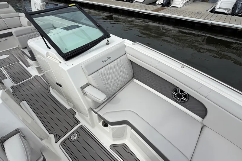 Slide: The Image of Sea Ray SDX 290 Outboard 2026 - 29