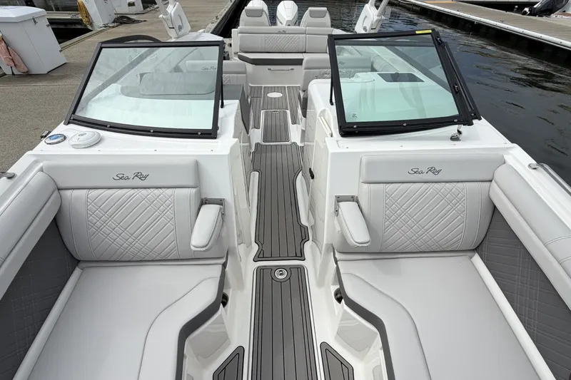 Slide: The Image of Sea Ray SDX 290 Outboard 2026 - 30