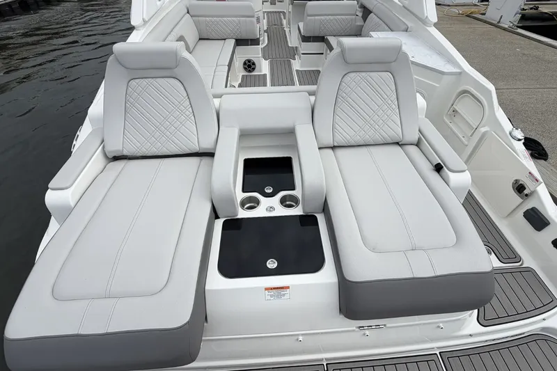 Slide: The Image of Sea Ray SDX 290 Outboard 2026 - 15