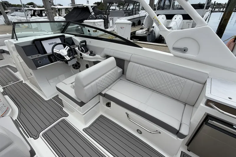 Slide: The Image of Sea Ray SDX 290 Outboard 2026 - 20