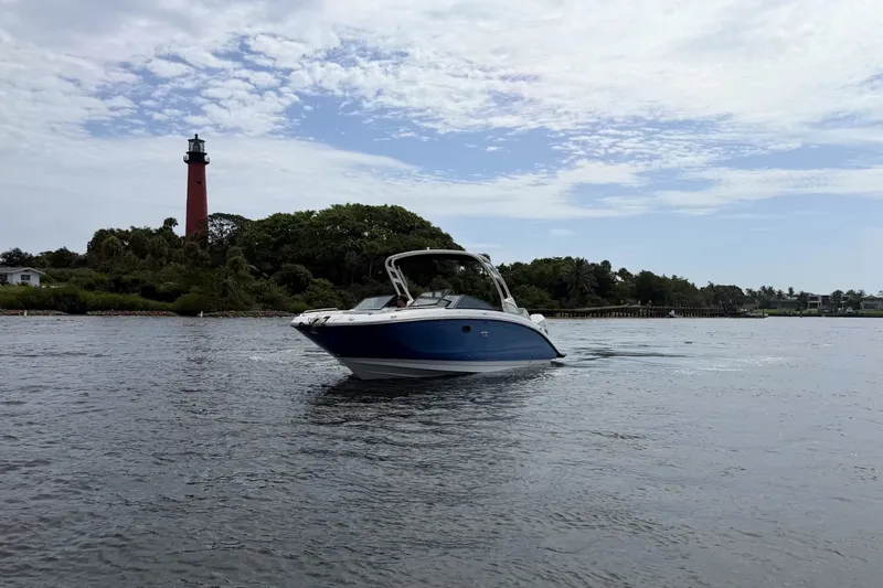 Slide: The Image of Sea Ray SDX 290 Outboard 2026 - 4