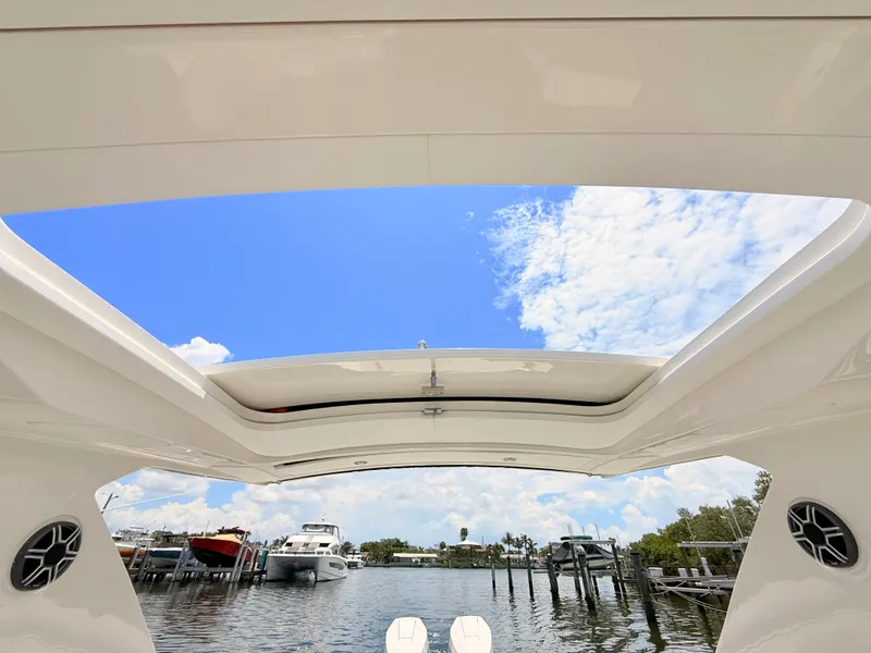 Slide: The Image of Sea Ray SLX 310 Outboard 2026 - 80