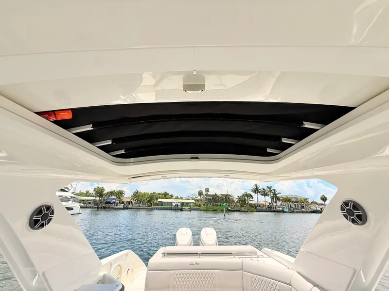 Slide: The Image of Sea Ray SLX 310 Outboard 2026 - 60