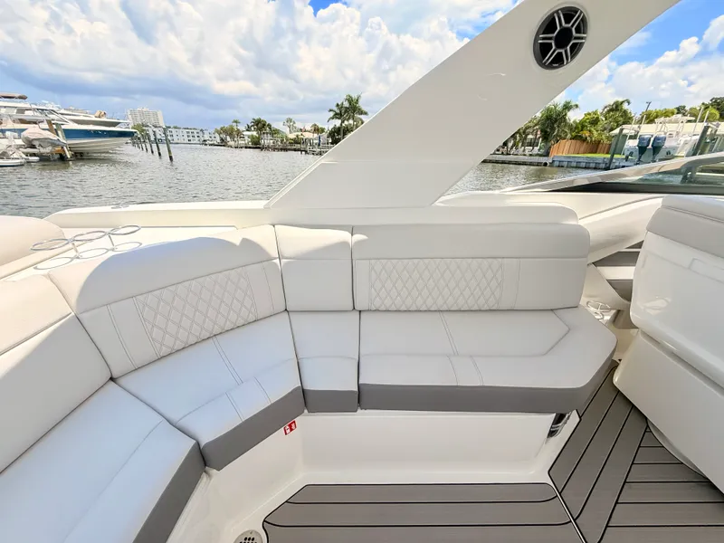 Slide: The Image of Sea Ray SLX 310 Outboard 2026 - 41