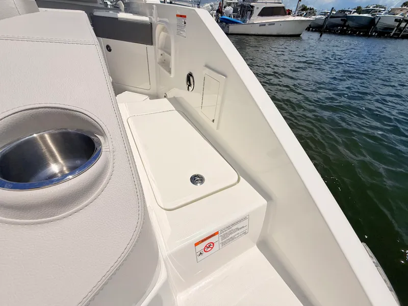 Slide: The Image of Sea Ray SLX 310 Outboard 2026 - 31