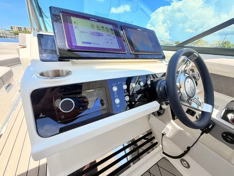 Slide: The Image of Sea Ray SLX 310 Outboard 2026 - 57