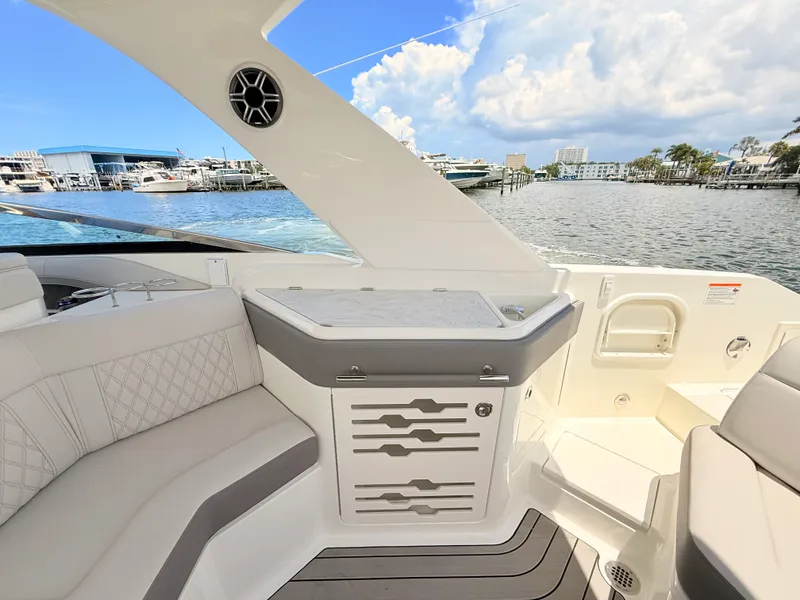 Slide: The Image of Sea Ray SLX 310 Outboard 2026 - 42