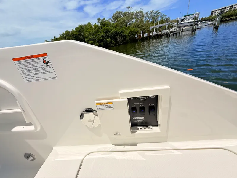 Slide: The Image of Sea Ray SLX 310 Outboard 2026 - 33