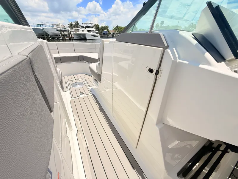 Slide: The Image of Sea Ray SLX 310 Outboard 2026 - 67