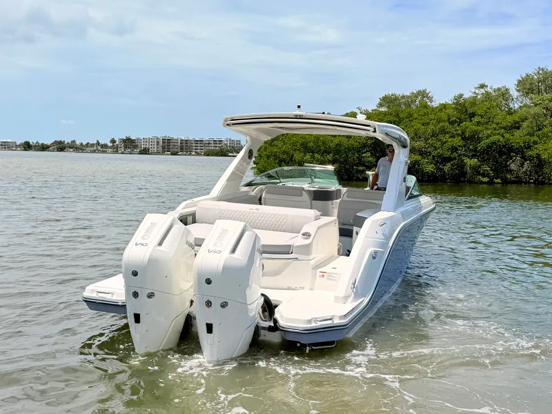 Slide: The Image of Sea Ray SLX 310 Outboard 2026 - 17