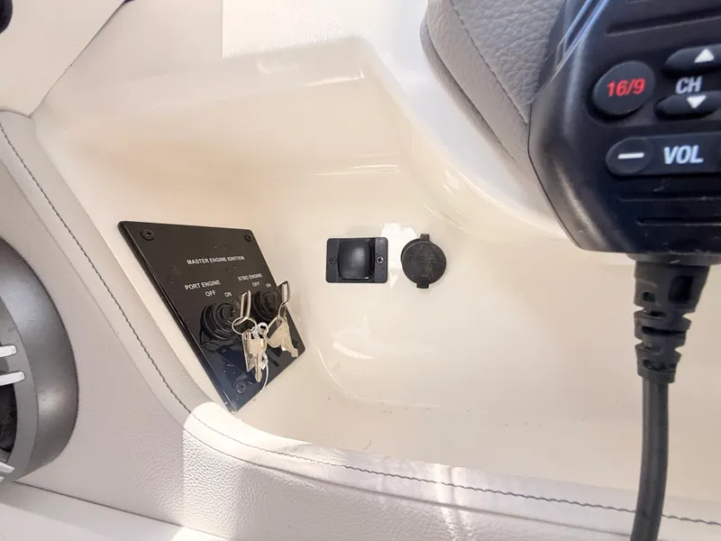Slide: The Image of Sea Ray SLX 310 Outboard 2026 - 54