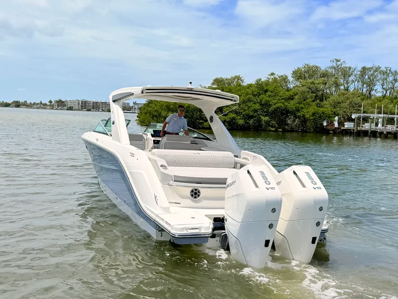 Slide: The Image of Sea Ray SLX 310 Outboard 2026 - 14