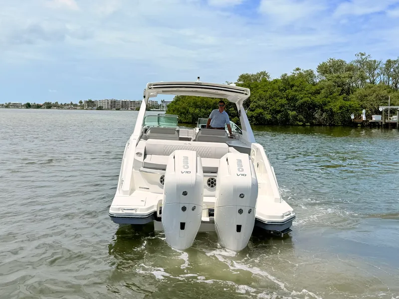 Slide: The Image of Sea Ray SLX 310 Outboard 2026 - 16