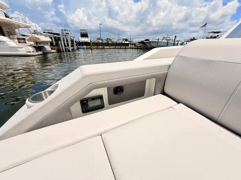 Slide: The Image of Sea Ray SLX 310 Outboard 2026 - 35