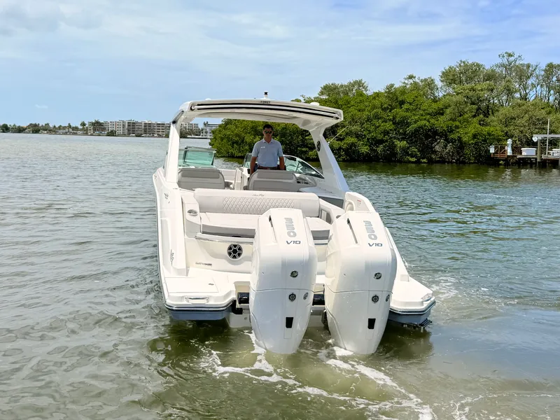 Slide: The Image of Sea Ray SLX 310 Outboard 2026 - 15