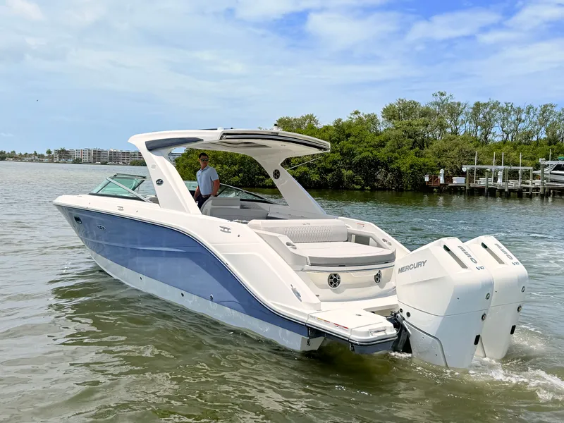 Slide: The Image of Sea Ray SLX 310 Outboard 2026 - 13