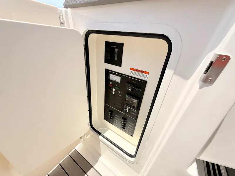 Slide: The Image of Sea Ray SLX 310 Outboard 2026 - 69