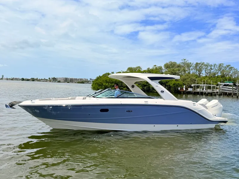 Slide: The Image of Sea Ray SLX 310 Outboard 2026 - 10