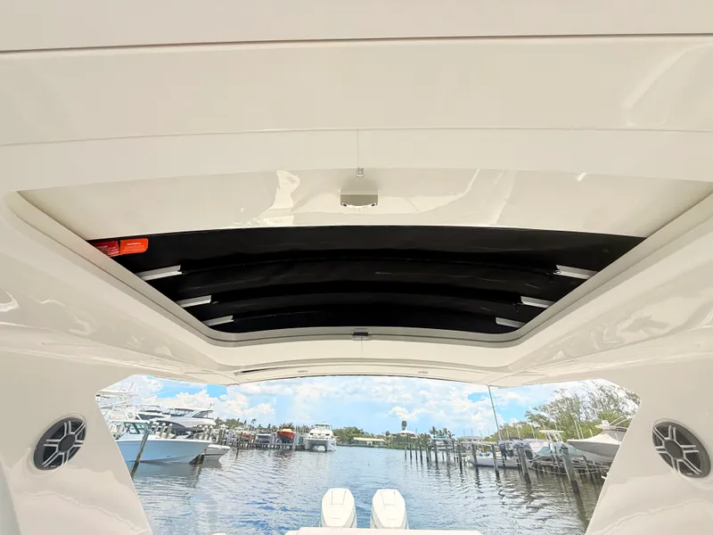Slide: The Image of Sea Ray SLX 310 Outboard 2026 - 82