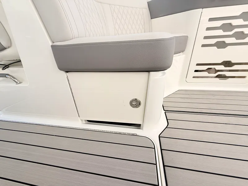 Slide: The Image of Sea Ray SLX 310 Outboard 2026 - 48