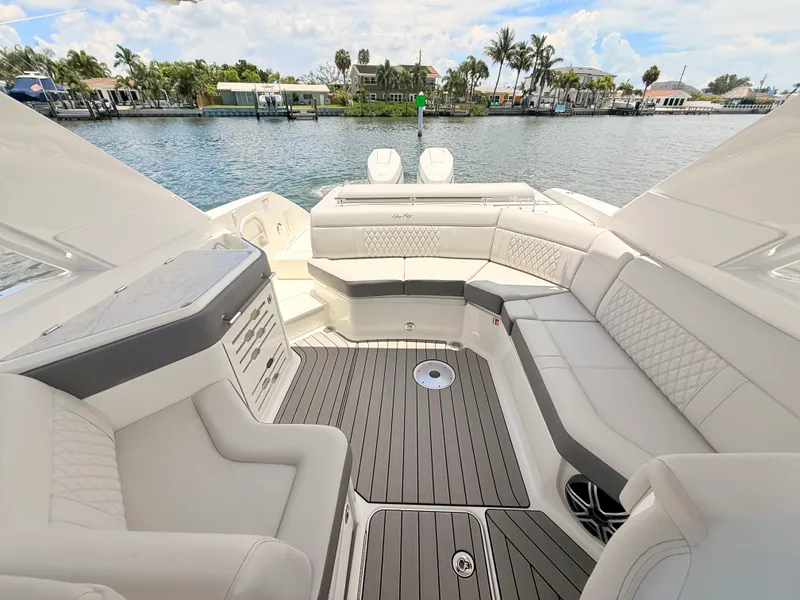 Slide: The Image of Sea Ray SLX 310 Outboard 2026 - 58