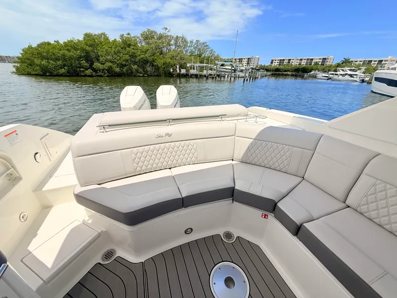 Slide: The Image of Sea Ray SLX 310 Outboard 2026 - 37