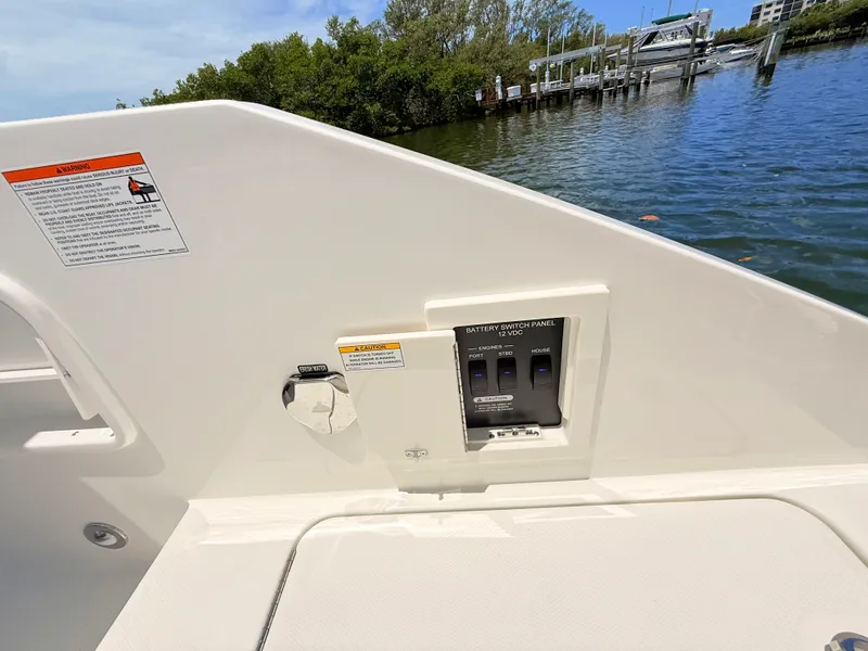 Slide: The Image of Sea Ray SLX 310 Outboard 2026 - 32