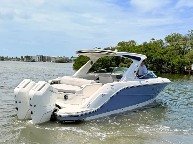Slide: The Image of Sea Ray SLX 310 Outboard 2026 - 18