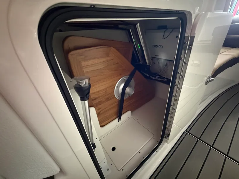 Slide: The Image of Sea Ray SDX 270 Surf 2026 - 42