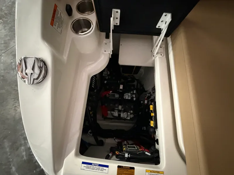 Slide: The Image of Sea Ray SDX 270 Surf 2026 - 12