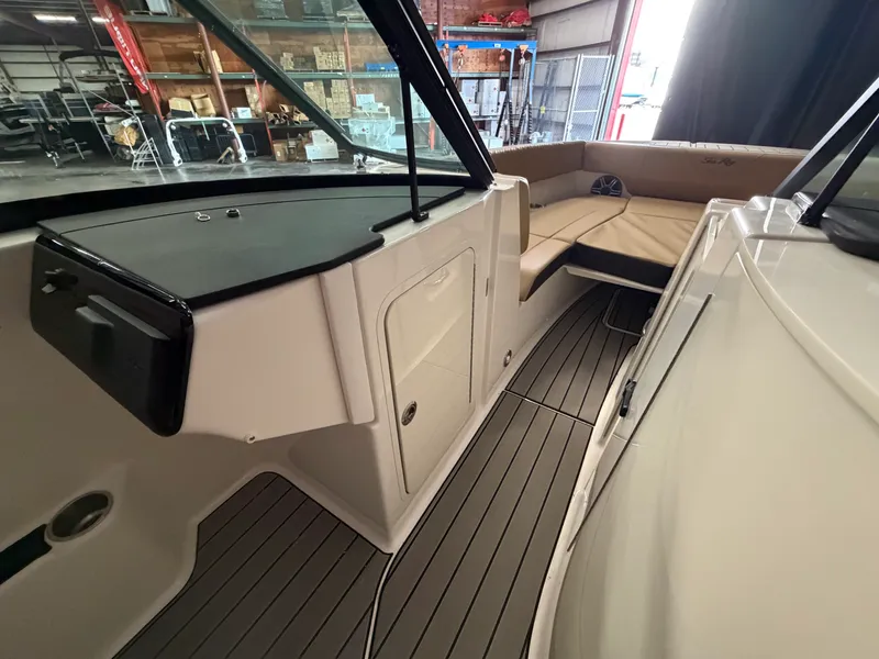 Slide: The Image of Sea Ray SDX 270 Surf 2026 - 40