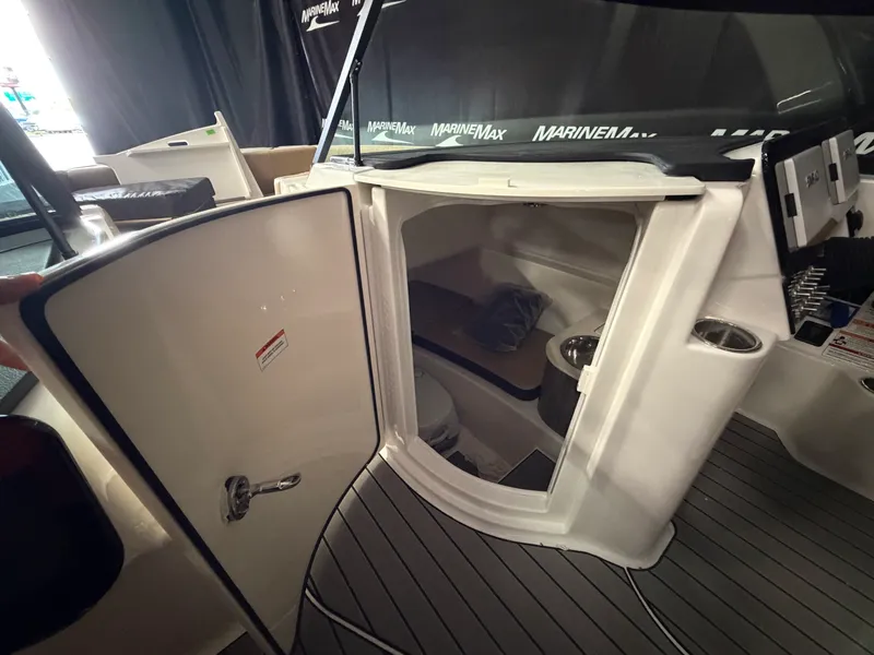 Slide: The Image of Sea Ray SDX 270 Surf 2026 - 38