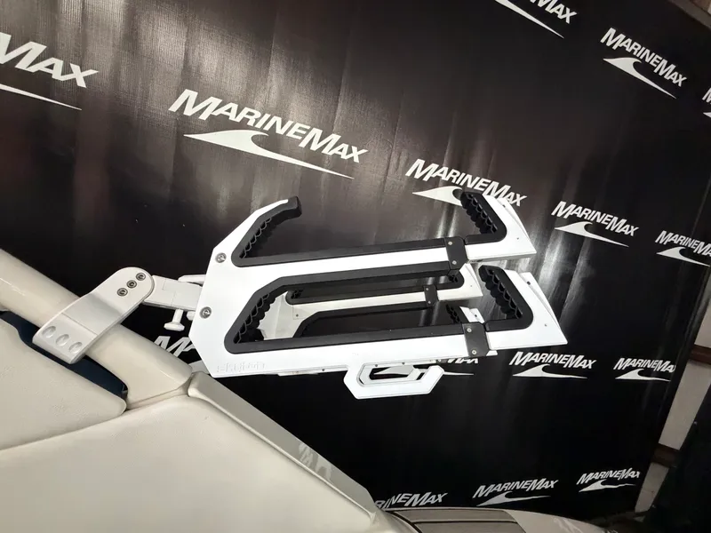 Slide: The Image of Sea Ray SDX 270 Surf 2026 - 18