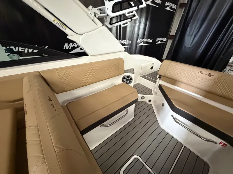Slide: The Image of Sea Ray SDX 270 Surf 2026 - 21