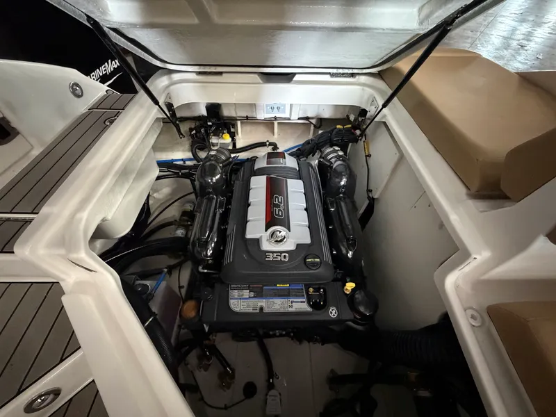 Slide: The Image of Sea Ray SDX 270 Surf 2026 - 9