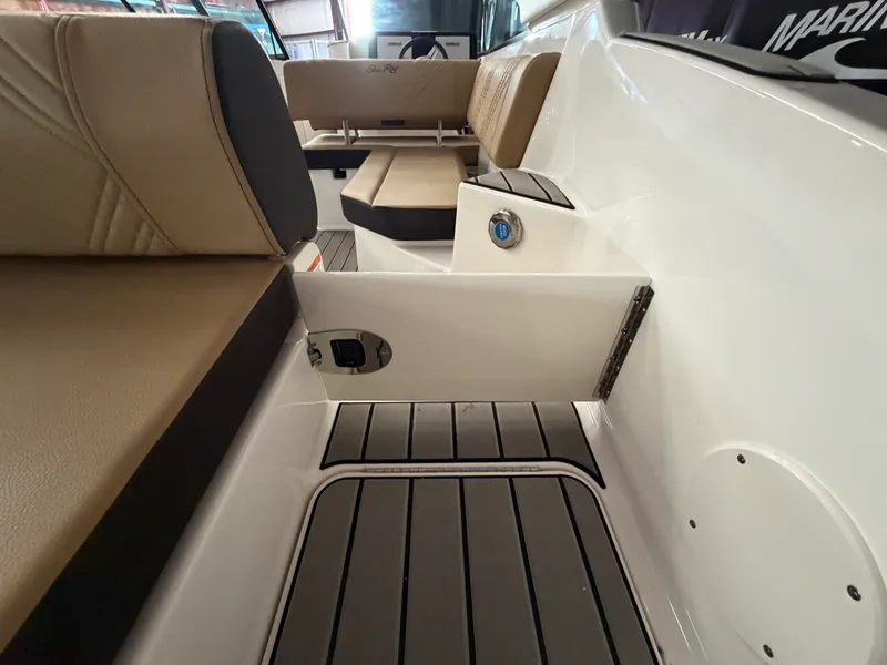 Slide: The Image of Sea Ray SDX 270 Surf 2026 - 16