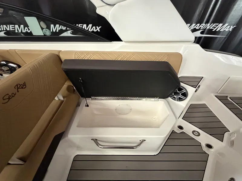 Slide: The Image of Sea Ray SDX 270 Surf 2026 - 22
