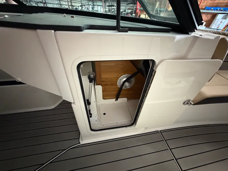 Slide: The Image of Sea Ray SDX 270 Surf 2026 - 41