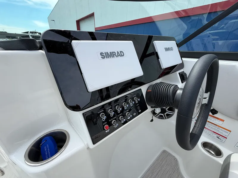 Slide: The Image of Sea Ray SDX 250 Surf 2026 - 33