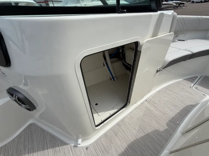 Slide: The Image of Sea Ray SDX 250 Surf 2026 - 38