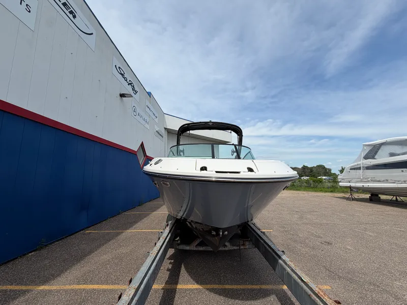 The Image of Sea Ray SDX 250 Surf 2026 - 2
