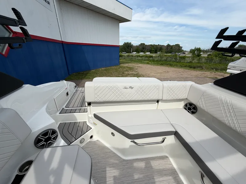 Slide: The Image of Sea Ray SDX 250 Surf 2026 - 20