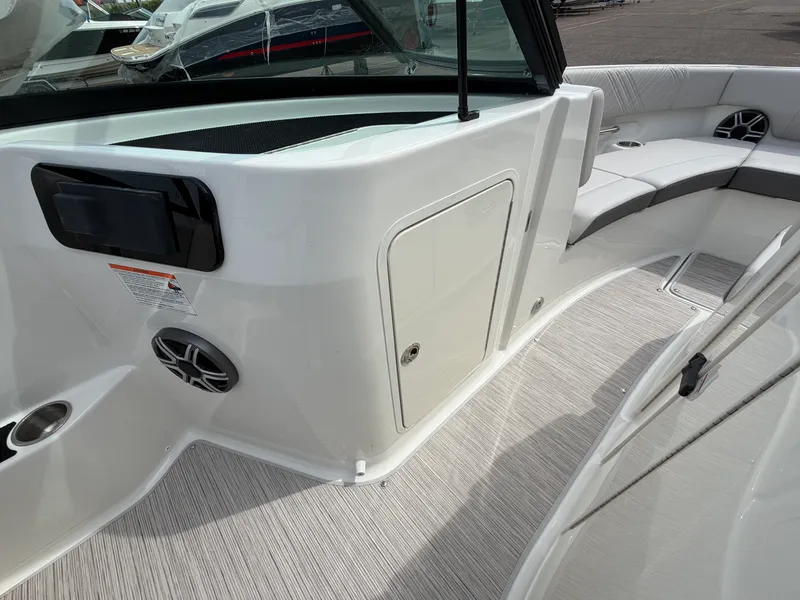 Slide: The Image of Sea Ray SDX 250 Surf 2026 - 37