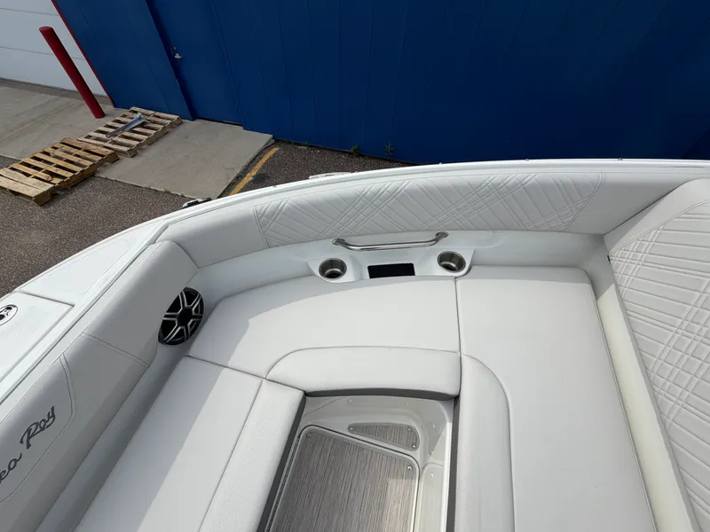 Slide: The Image of Sea Ray SDX 250 Surf 2026 - 46