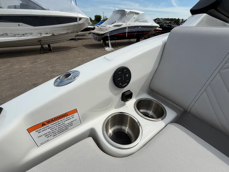 Slide: The Image of Sea Ray SDX 250 Surf 2026 - 10